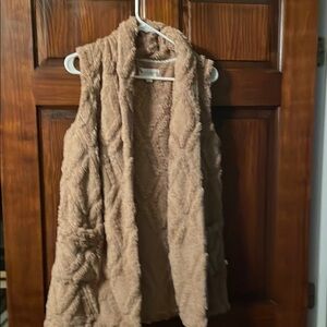 Koolaburra by UGG Embossed Cozy Sherpa Fleece Vest Pelican  XS